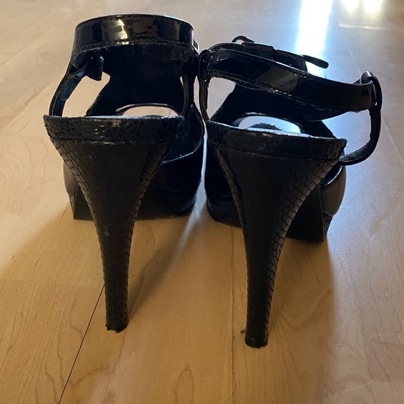 BCBG - BCBGirls womens size 9.5 patent leather Y2K tuxedo style sling back pumps - Picture 11 of 12